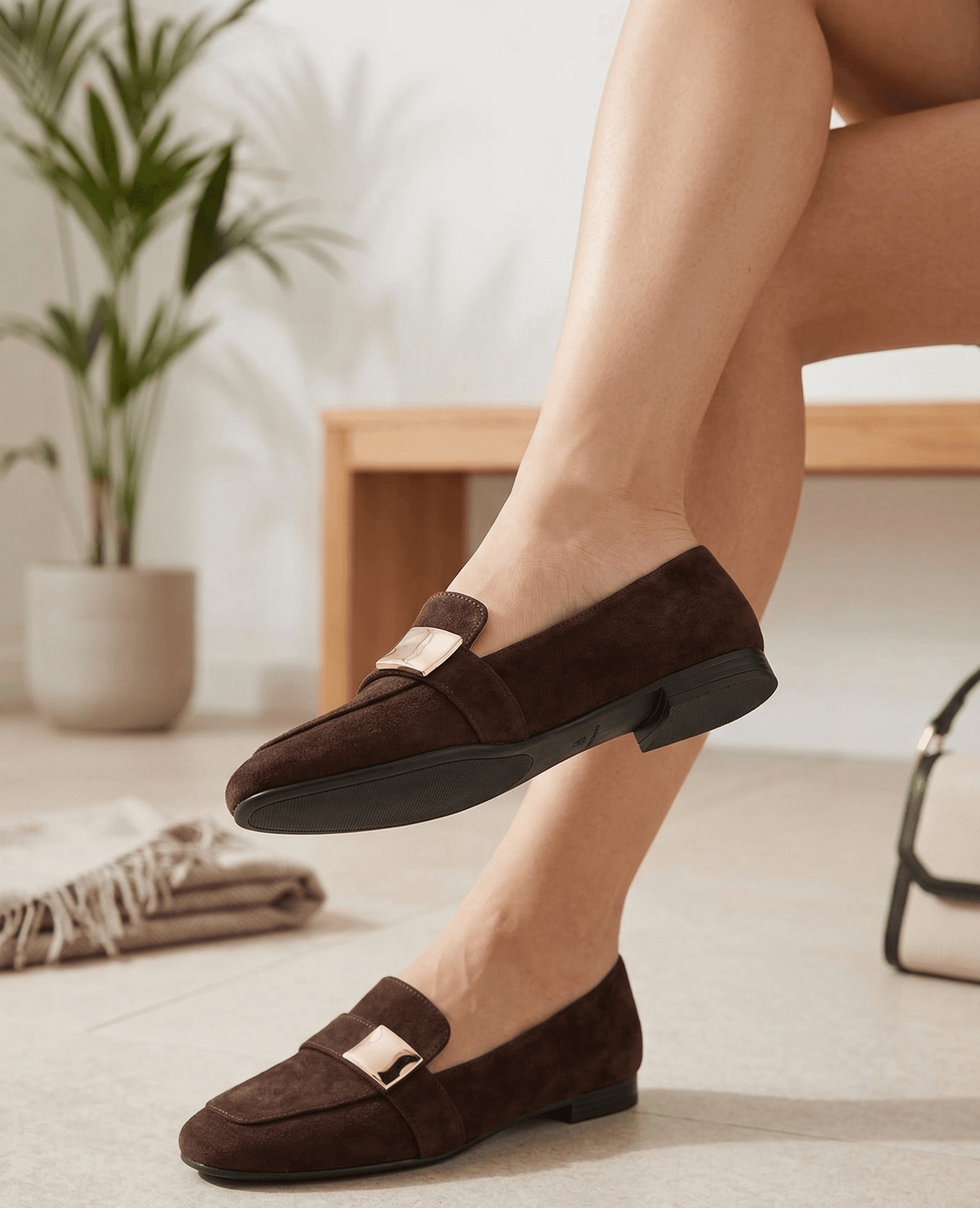 Metal Tokalı Süet Loafer